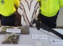 La Policía Quindío, capturó a un hombre con un arma traumática y varias dosis de estupefacientes
